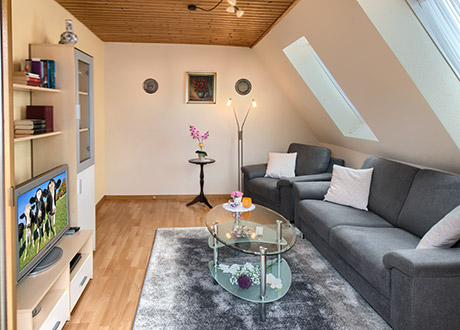 Wohnzimmer mit Balkon - Ferienwohnung Klatt Staufen im Breisgau
